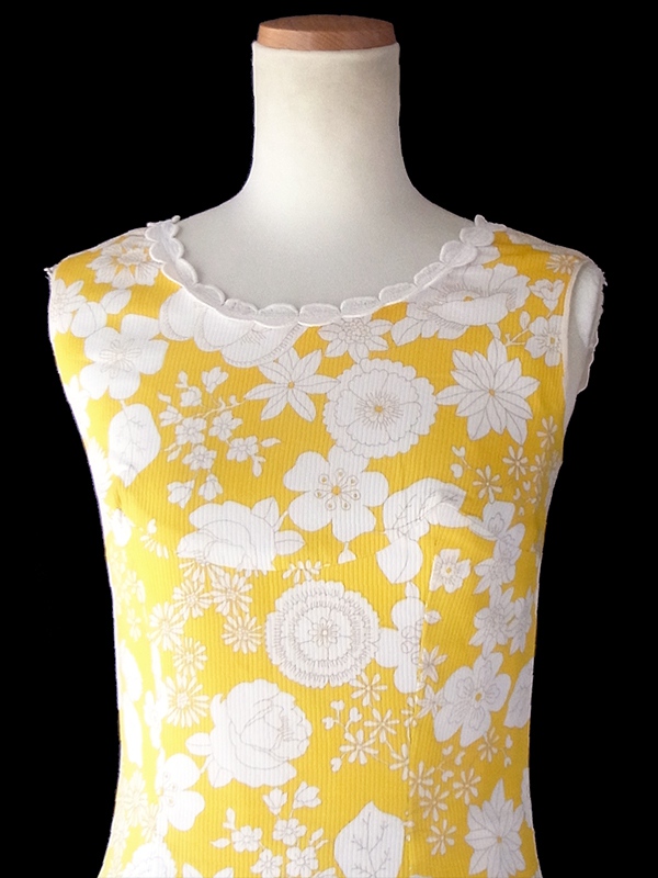 ヨーロッパ古着 フランス買い付け 60年代製 イエロー X ホワイト 花柄プリント テープ装飾 レトロ ワンピース 17OM214
