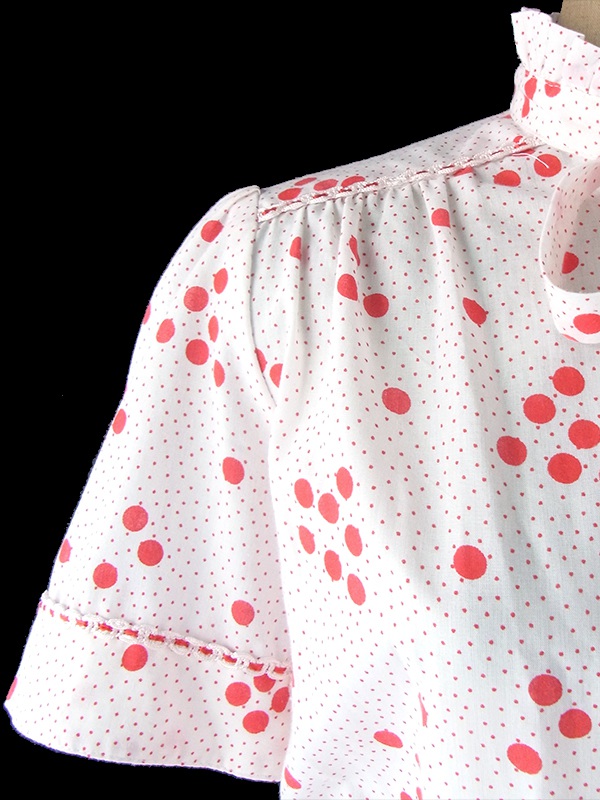 ヨーロッパ古着 フランス買い付け 60年代製 ホワイト X レッド 水玉 リボン レーステープ装飾 ワンピース 17FC312