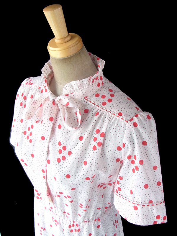 ヨーロッパ古着 フランス買い付け 60年代製 ホワイト X レッド 水玉 リボン レーステープ装飾 ワンピース 17FC312