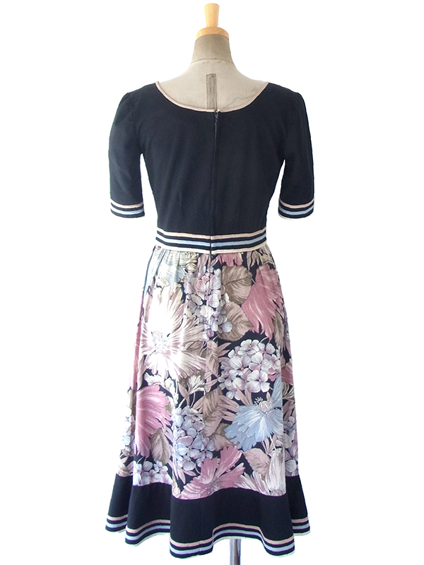 ヨーロッパ古着 フランス買い付け 60年代製 ブラック X 花柄 生地切り返し パイピング ヴィンテージ ワンピース 17FC325