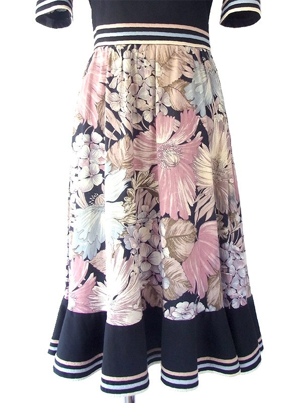 ヨーロッパ古着 フランス買い付け 60年代製 ブラック X 花柄 生地切り返し パイピング ヴィンテージ ワンピース 17FC325