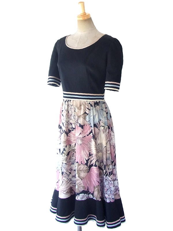 ヨーロッパ古着 フランス買い付け 60年代製 ブラック X 花柄 生地切り返し パイピング ヴィンテージ ワンピース 17FC325