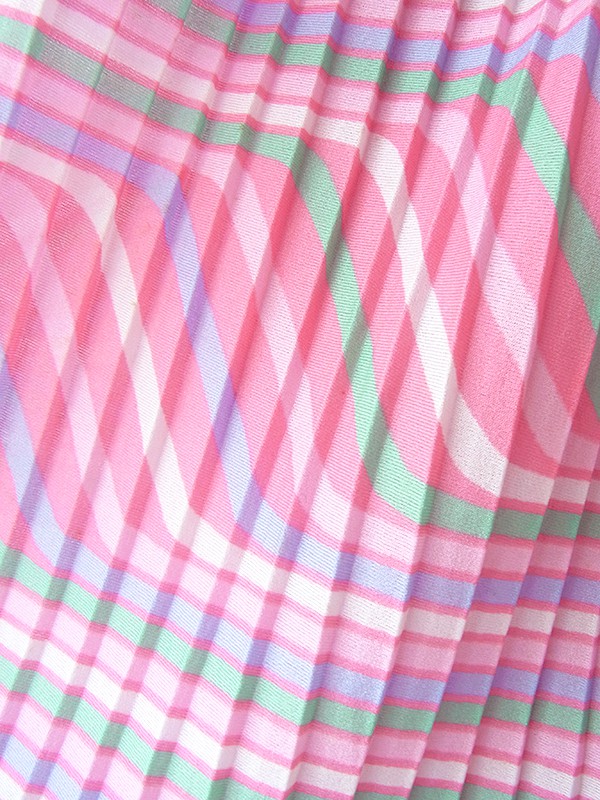 ヨーロッパ古着 フランス買い付け 70年代製 ピンクを基調としたパステルカラー  共布ベルト付き プリーツ ワンピース 17FC415