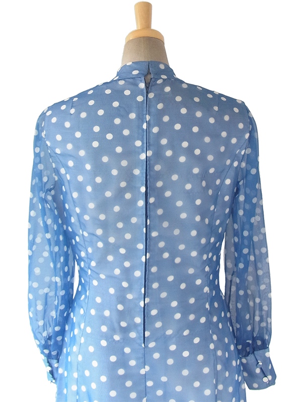 ヨーロッパ古着 フランス買い付け 70年代製 上品な光沢を放つ水色 X ホワイト 水玉 シフォン生地 ヴィンテージ ワンピース 17FC500