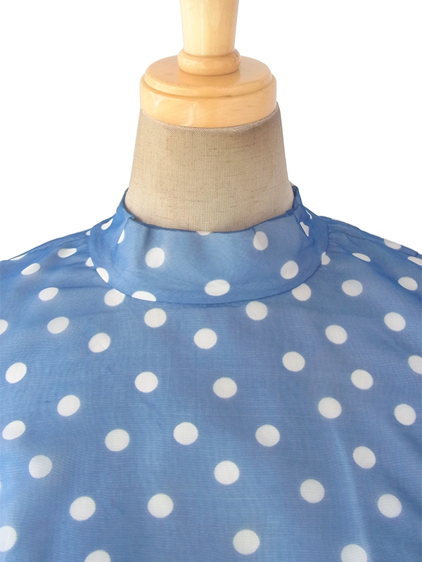 ヨーロッパ古着 フランス買い付け 70年代製 上品な光沢を放つ水色 X ホワイト 水玉 シフォン生地 ヴィンテージ ワンピース 17FC500