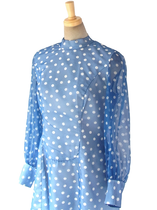 ヨーロッパ古着 フランス買い付け 70年代製 上品な光沢を放つ水色 X ホワイト 水玉 シフォン生地 ヴィンテージ ワンピース 17FC500