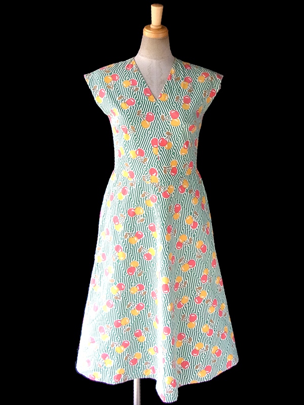 ヨーロッパ古着 ロンドン買い付け 60年代製 グリーン X カラフルなチェリー柄・ストライプ ヴィンテージ ワンピース 17OM112