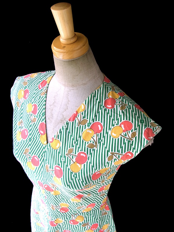 ヨーロッパ古着 ロンドン買い付け 60年代製 グリーン X カラフルなチェリー柄・ストライプ ヴィンテージ ワンピース 17OM112