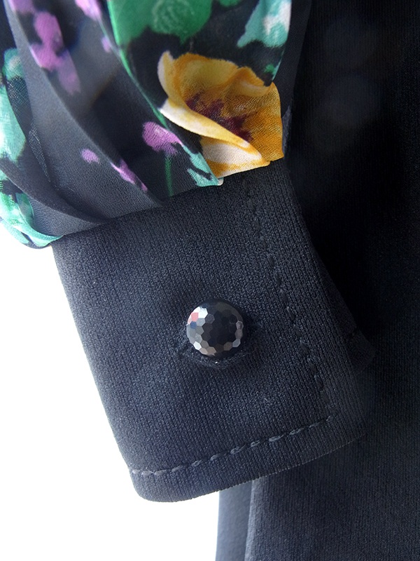 ヨーロッパ古着 ロンドン買い付け ブラック X カラフルな花柄プリーツ袖 ヴィンテージ ワンピース 17OM126