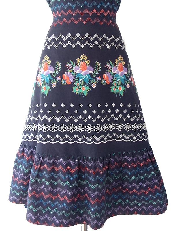 ヨーロッパ古着 ロンドン買い付け 60年代製 ネイビー X カラフル花柄・カットワーク・刺繍 ヴィンテージ ワンピース 17OM305