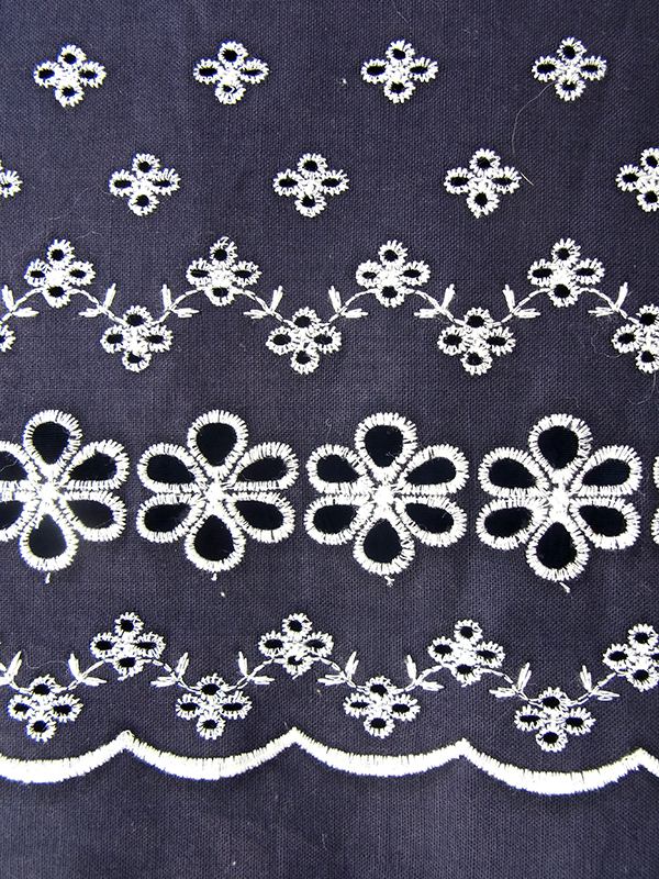 ヨーロッパ古着 ロンドン買い付け 60年代製 ネイビー X カラフル花柄・カットワーク・刺繍 ヴィンテージ ワンピース 17OM305