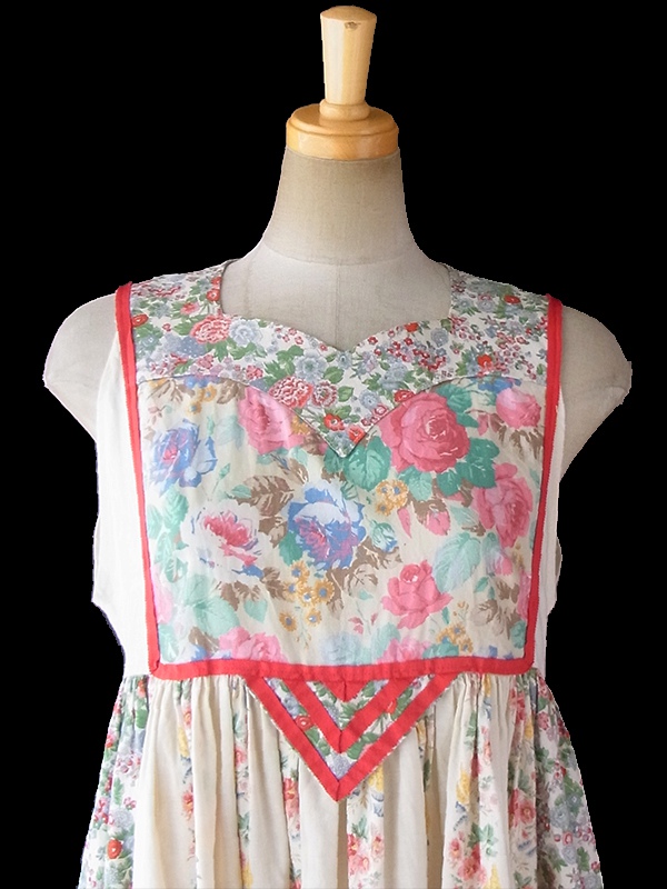 ヨーロッパ古着 ロンドン買い付け 60年代製 オフホワイト X 花柄・チェック柄 生地切り返し レッドテープ縁取り ワンピース 17OM433