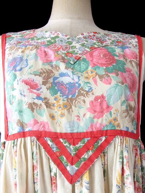 ヨーロッパ古着 ロンドン買い付け 60年代製 オフホワイト X 花柄・チェック柄 生地切り返し レッドテープ縁取り ワンピース 17OM433