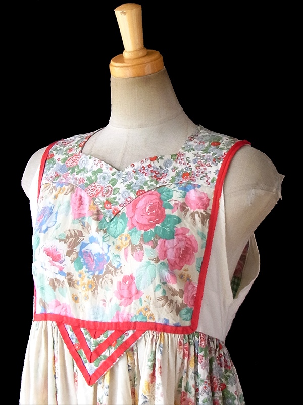 ヨーロッパ古着 ロンドン買い付け 60年代製 オフホワイト X 花柄・チェック柄 生地切り返し レッドテープ縁取り ワンピース 17OM433