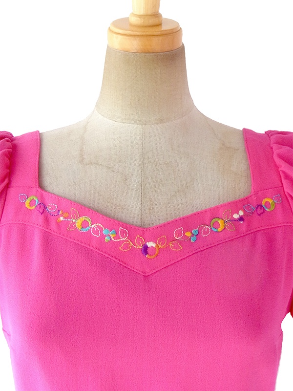 ヨーロッパ古着 ロンドン買い付け 60年代製 マゼンダ X 花柄刺繍 パフスリーブ プリーツ ワンピース 17OM505