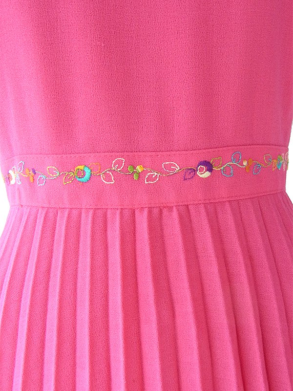 ヨーロッパ古着 ロンドン買い付け 60年代製 マゼンダ X 花柄刺繍 パフスリーブ プリーツ ワンピース 17OM505