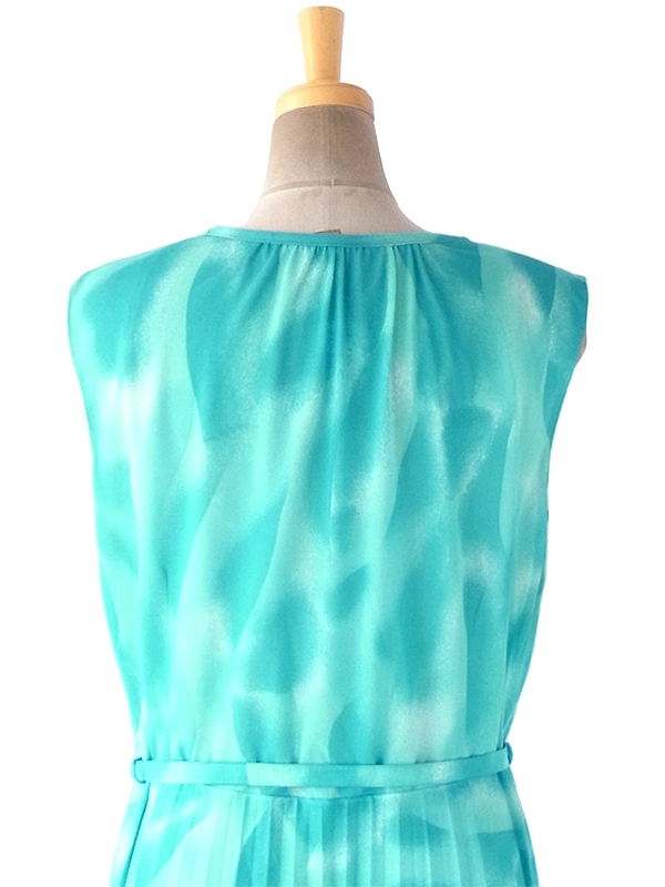 ヨーロッパ古着 ロンドン買い付け 70年代製 水色 X レトロ模様 ベルト付き アンブレラプリーツ ワンピース 18BS002