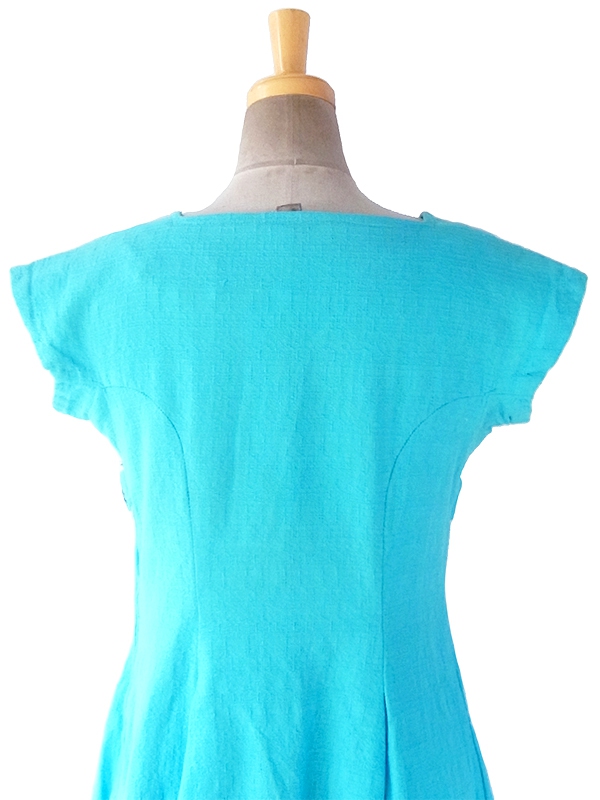 ヨーロッパ古着 ロンドン買い付け 60年代製 水色 X ホワイト刺繍・ラインストーン リボン付き ヴィンテージ ワンピース