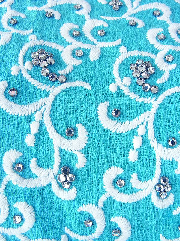 ヨーロッパ古着 ロンドン買い付け 60年代製 水色 X ホワイト刺繍・ラインストーン リボン付き ヴィンテージ ワンピース