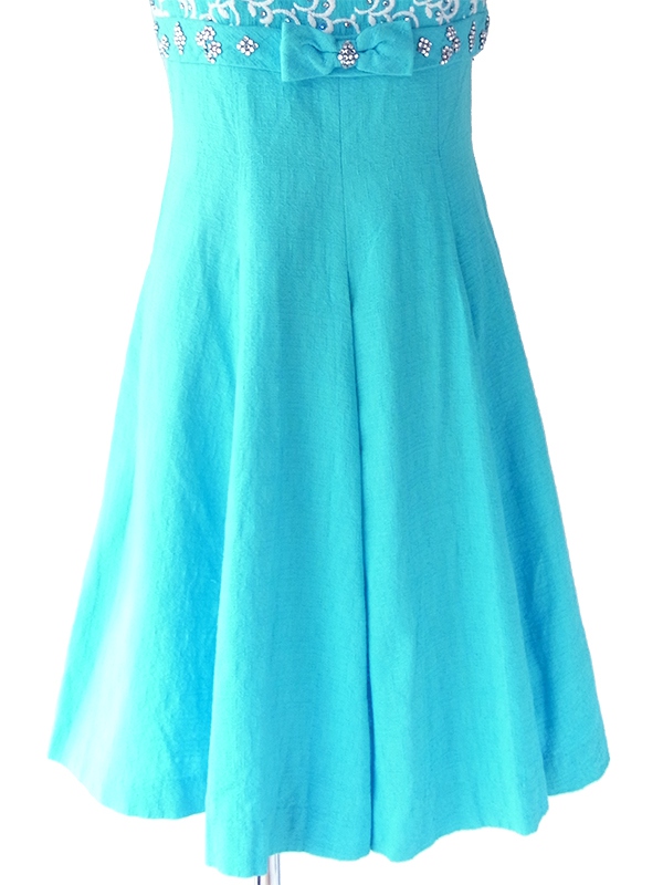 ヨーロッパ古着 ロンドン買い付け 60年代製 水色 X ホワイト刺繍・ラインストーン リボン付き ヴィンテージ ワンピース