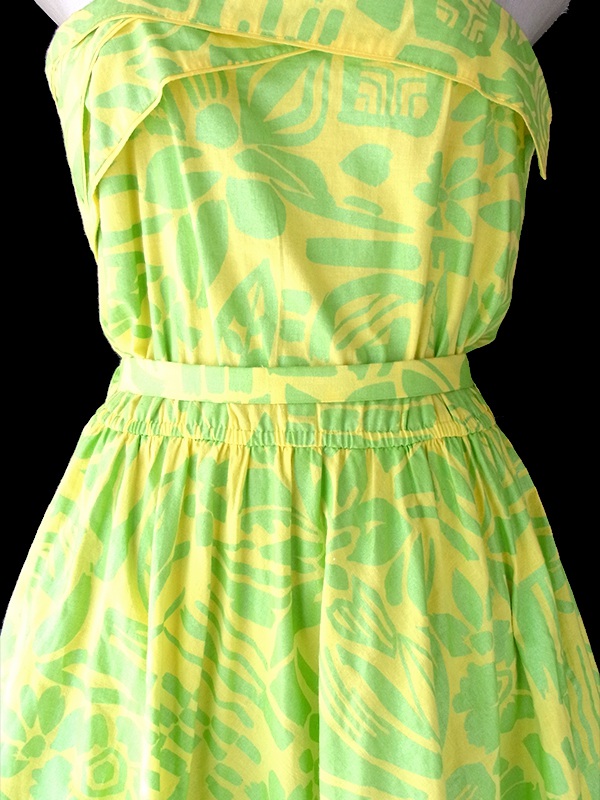 ヨーロッパ古着 ロンドン買い付け イエロー X 光沢のあるグリーンの花柄 共布ベルト付き ストラップ ワンピース 18BS022