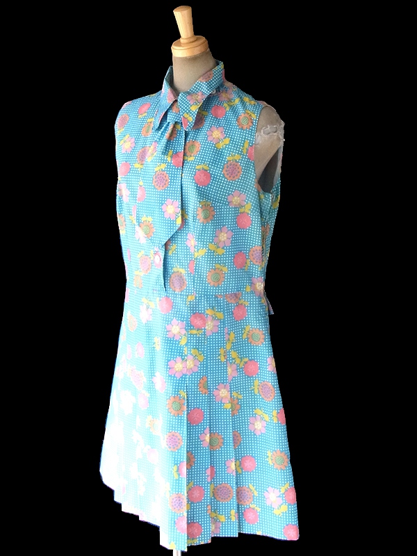 ヨーロッパ古着 ロンドン買い付け 70年代製 水色 X カラフル花柄・ホワイト水玉 着脱可能なネクタイ付き ワンピース 18BS124