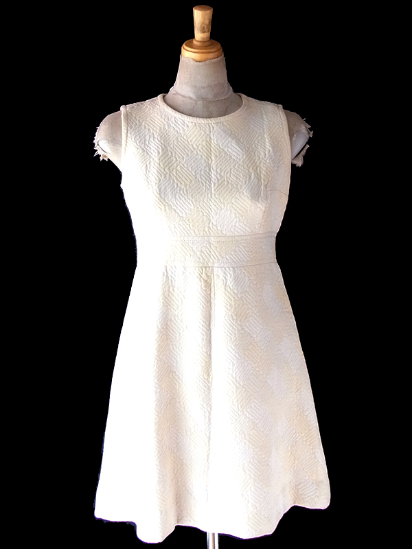 フランス買い付け 60年代製 ホワイト X アイボリー 凹凸で幾何学模様の浮かぶ生地 ワンピース 18FC205