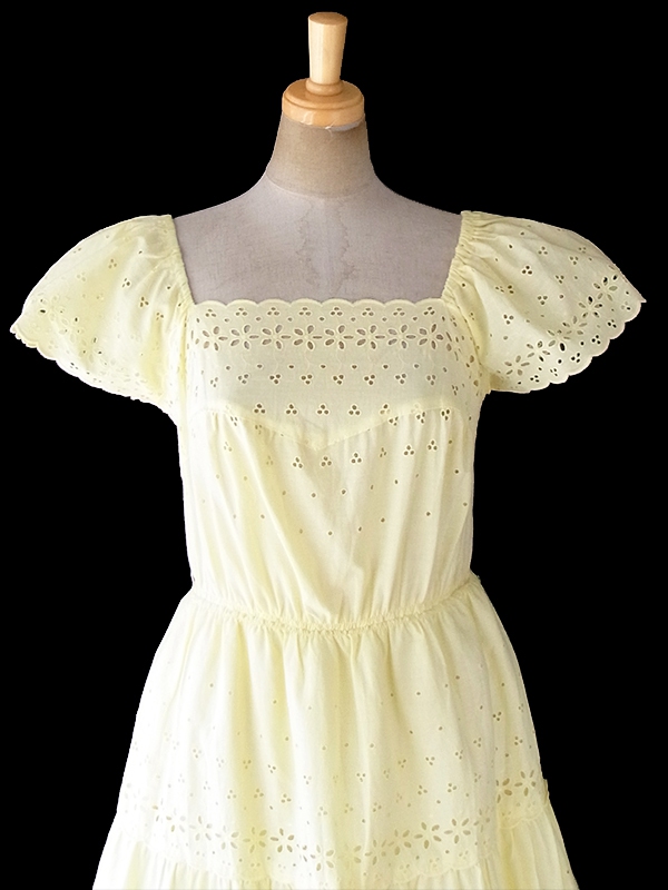 ヨーロッパ古着 フランス買い付け 60年代製 淡いイエロー X 花柄カットレース パフスリーブ ティーアド ワンピース 18FC301
