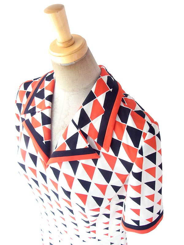 ヨーロッパ古着 ロンドン買い付け 70年代製 ホワイト X レッド・ブラック 幾何学模様 ヴィンテージ ワンピース 18OM201