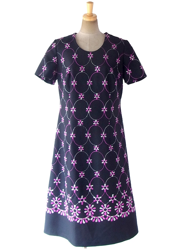 ヨーロッパ古着 ロンドン買い付け 70年代製 ブラック X パープル・シルバーラメ糸 花柄・サークル刺繍 ヴィンテージ ワンピース 18OM311