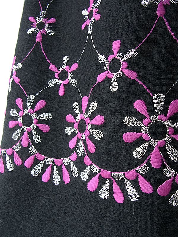 ヨーロッパ古着 ロンドン買い付け 70年代製 ブラック X パープル・シルバーラメ糸 花柄・サークル刺繍 ヴィンテージ ワンピース 18OM311