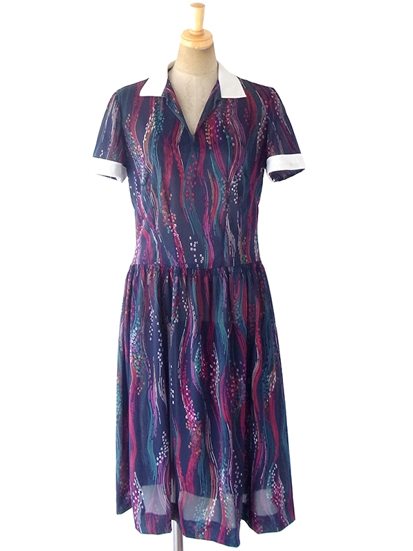 ヨーロッパ古着 ロンドン買い付け 70年代製 ネイビー X 波模様のレトロ柄 ヴィンテージ ワンピース 18OM326