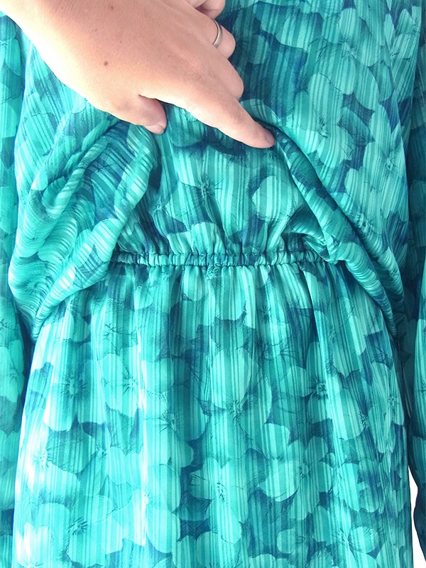 ヨーロッパ古着 ロンドン買い付け 70年代製 ターコイズブルー X 花柄・ストライプ カウルネック ワンピース 18SR010