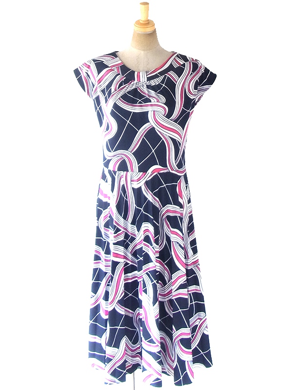 ヨーロッパ古着 フランス買い付け 70年代製 ブラック X マゼンダ X ホワイト レトロ柄 プリーツ ワンピース 19FC012