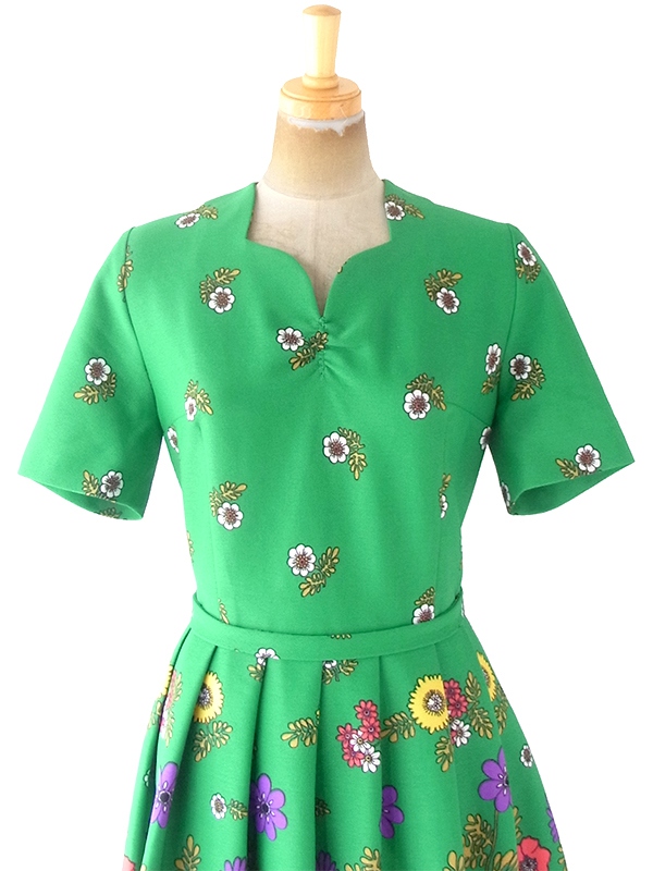 ヨーロッパ古着 ロンドン買い付け 70年代製 グリーン X カラフル レトロ花柄 共布ベルト付き プリーツ ワンピース 20BS010