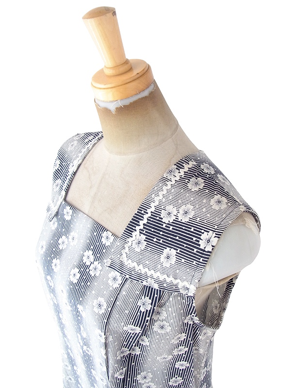 ヨーロッパ古着 フランス買い付け 60年代製 モノトーン X 花柄・ストライプ 山道テープ ポケット付き ヴィンテージ ワンピース 20FC202