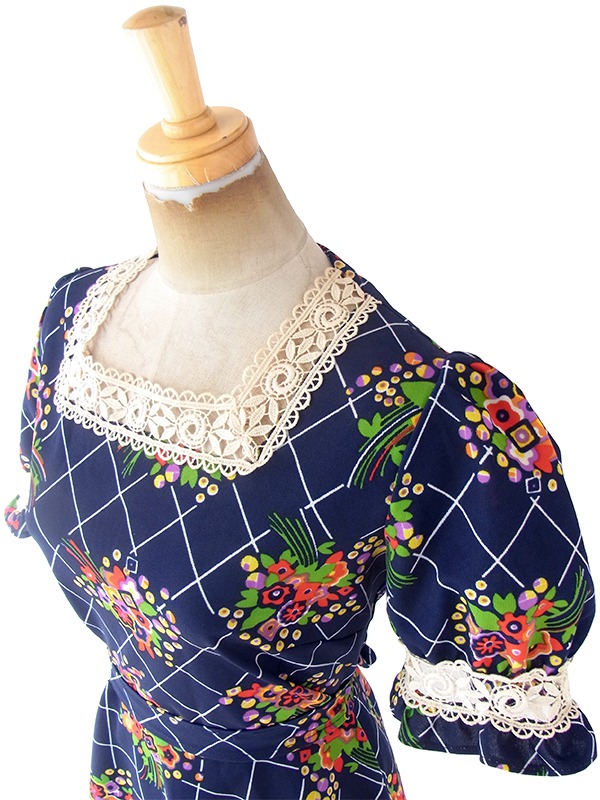 ヨーロッパ古着 フランス買い付け 60年代製 ネイビー X 花柄 カットレース 共布ベルト付き パフスリーブ ワンピース 20FC207