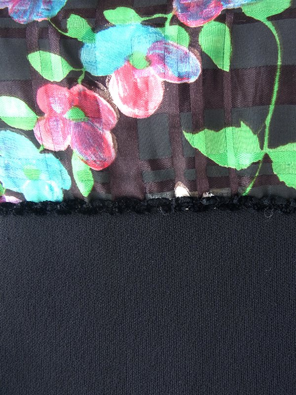 ヨーロッパ古着 フランス買い付け 70年代製 ブラック X カラフル花柄 切り返し 裾元フリンジ ヴィンテージ ワンピース 20FC309