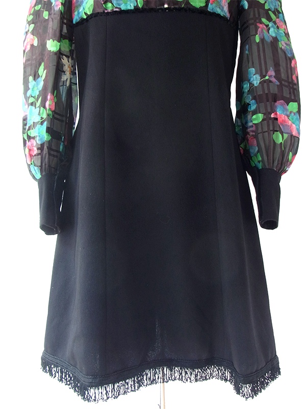 ヨーロッパ古着 フランス買い付け 70年代製 ブラック X カラフル花柄 切り返し 裾元フリンジ ヴィンテージ ワンピース 20FC309