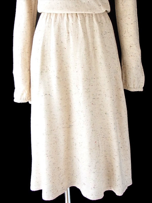 ヨーロッパ古着 フランス買い付け 70年代製 アイボリー X カラフル糸織り込み 共布ベルト付き ワンピース 20FC312