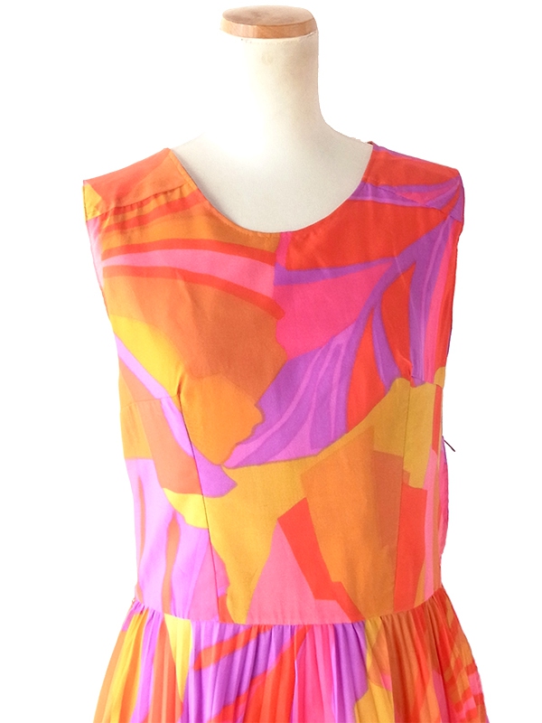 ヨーロッパ古着 ロンドン買付け 70年代製  カラフル レトロサイケ柄 ヴィンテージ プリーツ ワンピース 2OM208