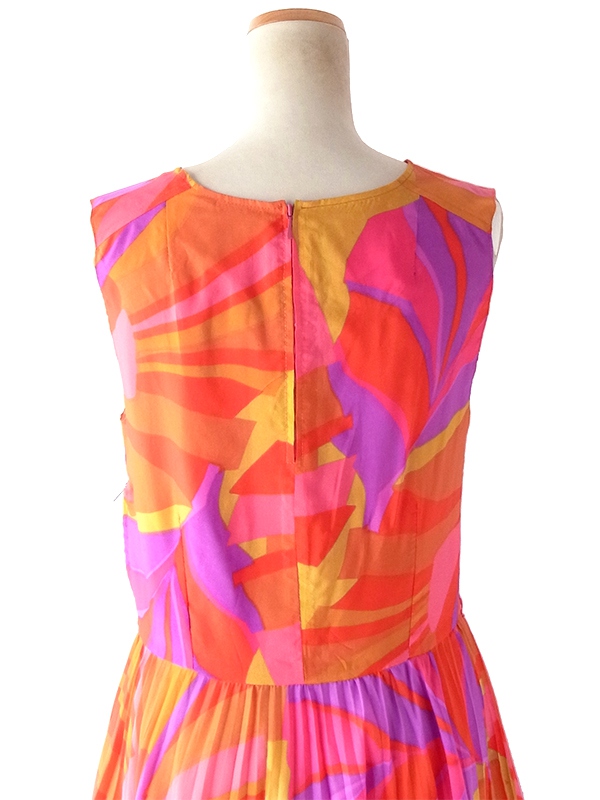 ヨーロッパ古着 ロンドン買付け 70年代製  カラフル レトロサイケ柄 ヴィンテージ プリーツ ワンピース 2OM208