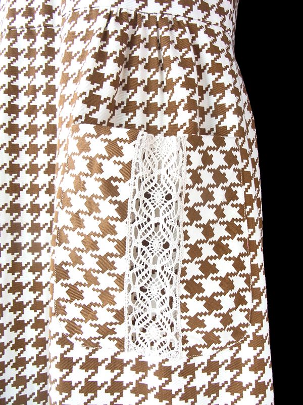 ヨーロッパ古着 ロンドン買い付け 70年代製 アイボリー X ブラウン 千鳥格子 レース ポケット付き ワンピース 21BS203