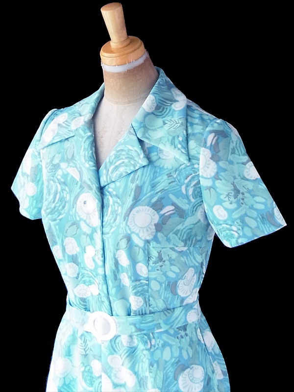 ヨーロッパ古着 フランス買付け 70年代製 水色 X 花柄 共布ベルト付き ヴィンテージ ワンピース 21OM908