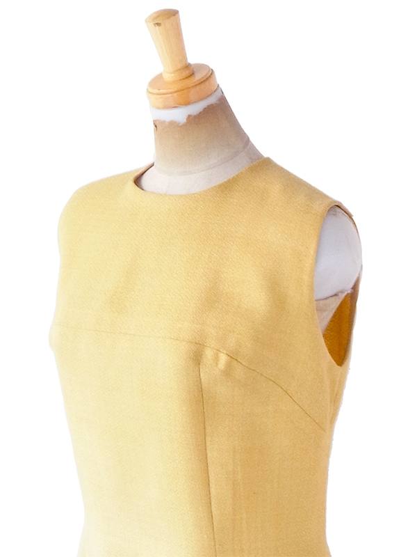 ヨーロッパ古着 フランス買い付け 60年代製 サンドイエロー X シームデザイン 美麗シルエット ヴィンテージ ワンピース 21FC305