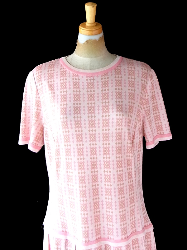 ヨーロッパ古着 フランス買い付け 60年代製 パウダーピンク X ゴールド レトロ柄 ドロップウェスト ワンピース　21FC319