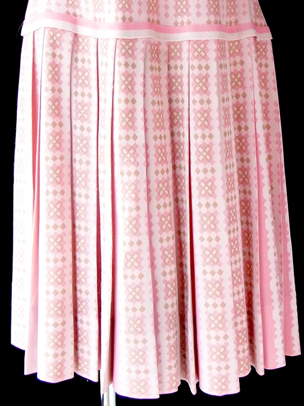 ヨーロッパ古着 フランス買い付け 60年代製 パウダーピンク X ゴールド レトロ柄 ドロップウェスト ワンピース　21FC319