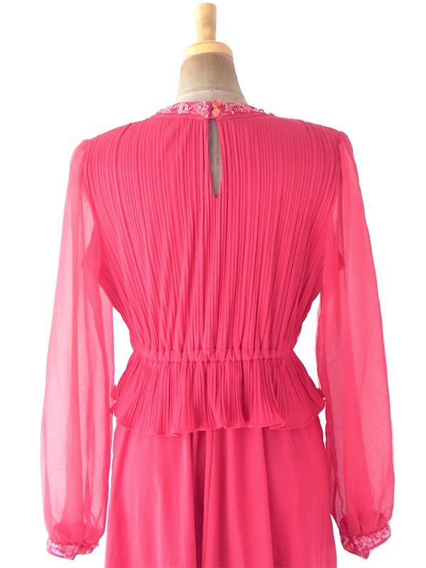 ヨーロッパ古着 ロンドン買い付け 70年代製 マゼンダピンク X ビーズ飾り ペプラム ワンピース 22BS009