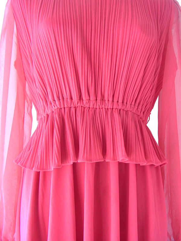 ヨーロッパ古着 ロンドン買い付け 70年代製 マゼンダピンク X ビーズ飾り ペプラム ワンピース 22BS009