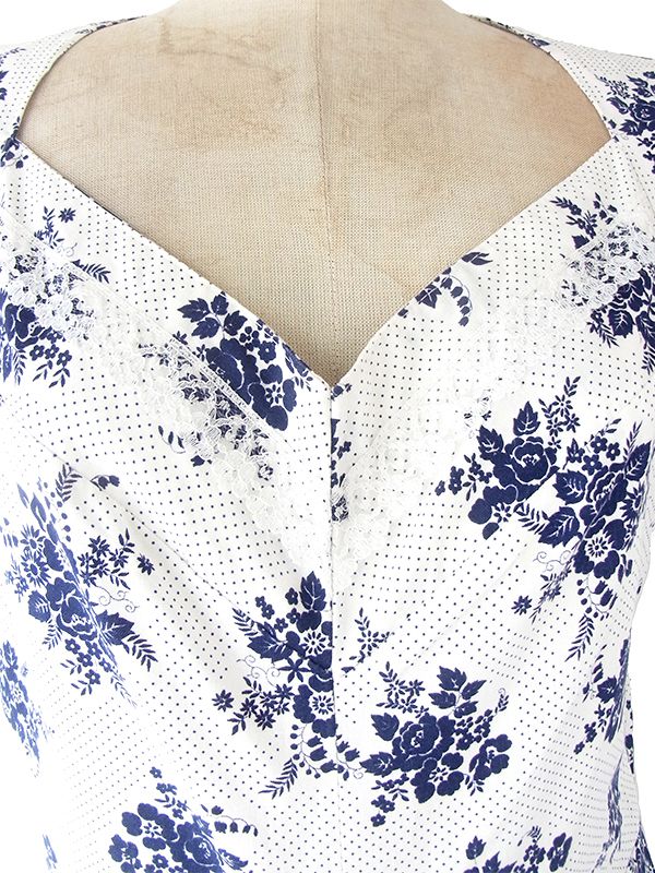 ヨーロッパ古着 フランス買い付け 60年代製 ホワイト X ブルー ピンドット・花柄 レーステープ ヴィンテージ ワンピース 22FC114